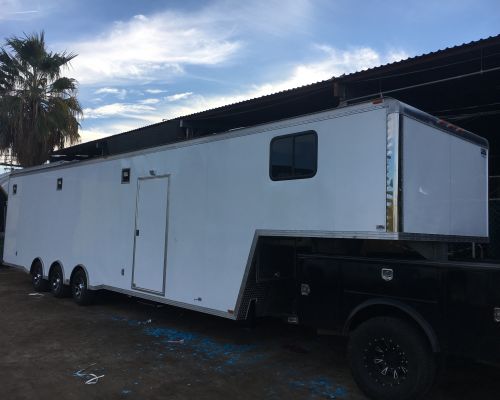 REMOLQUE CERRADO EQUIPADO GOOSENECK